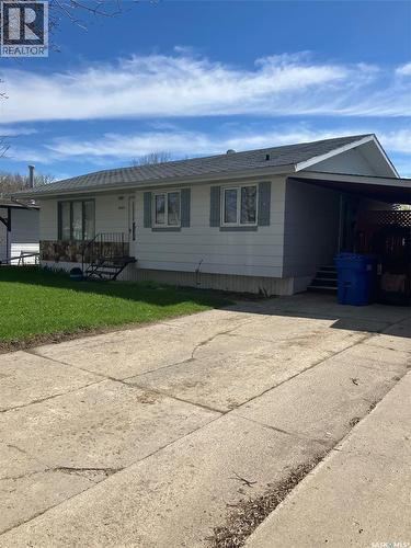402 3Rd Street Nw, Ituna, SK 