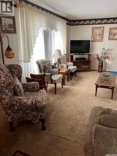402 3Rd Street Nw, Ituna, SK 