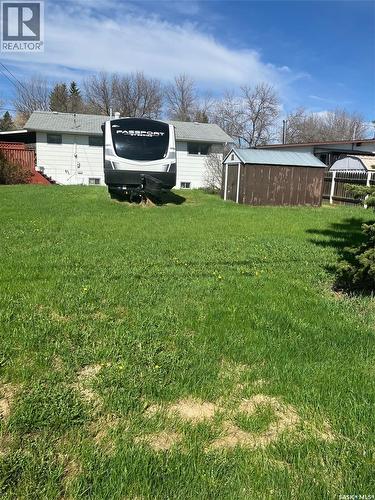 402 3Rd Street Nw, Ituna, SK 