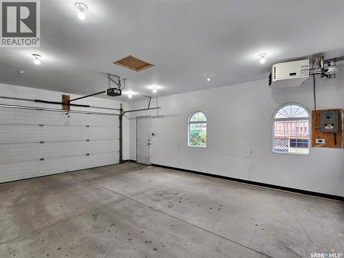 202 2Nd Street E, Saskatoon, SK - Indoor Photo Showing Garage