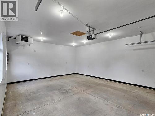 202 2Nd Street E, Saskatoon, SK - Indoor Photo Showing Garage