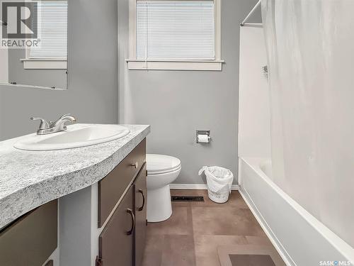 1110 Bothwell Drive, Swift Current, SK - Indoor Photo Showing Bathroom