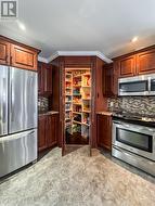 Walk-in pantry - 
