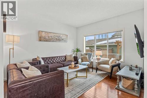 333 Mahogany Boulevard Se, Calgary, AB - Indoor Photo Showing Living Room