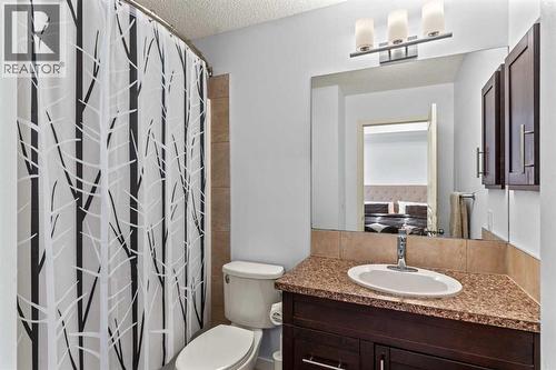 333 Mahogany Boulevard Se, Calgary, AB - Indoor Photo Showing Bathroom