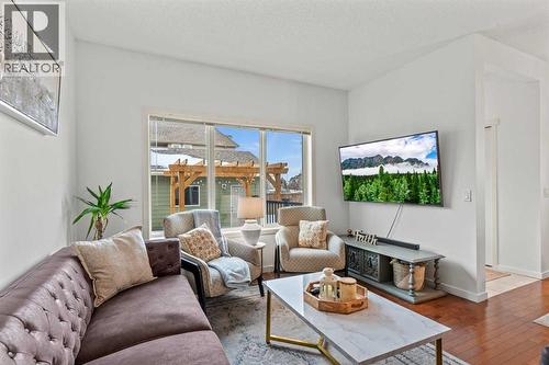 333 Mahogany Boulevard Se, Calgary, AB - Indoor Photo Showing Living Room