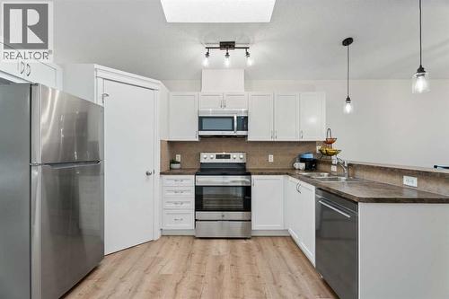 139 Auburn Bay Heights Se, Calgary, AB - Indoor Photo Showing Kitchen With Double Sink