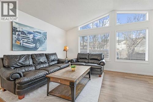 139 Auburn Bay Heights Se, Calgary, AB - Indoor Photo Showing Living Room