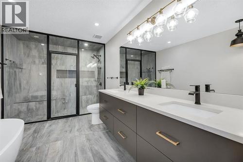 12, 10 St Julien Drive Sw, Calgary, AB - Indoor Photo Showing Bathroom