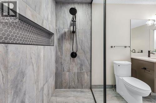 12, 10 St Julien Drive Sw, Calgary, AB - Indoor Photo Showing Bathroom