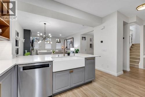 12, 10 St Julien Drive Sw, Calgary, AB - Indoor Photo Showing Kitchen