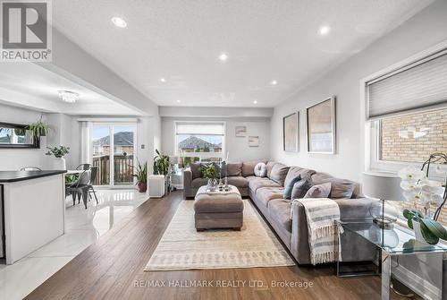 205 BEAN CRESCENT  Ajax, ON L1T 4K4