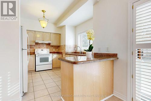 31 Pairash Avenue, Richmond Hill, ON - Indoor Photo Showing Kitchen