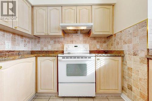 31 Pairash Avenue, Richmond Hill, ON - Indoor Photo Showing Kitchen