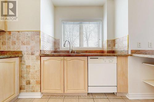 31 Pairash Avenue, Richmond Hill, ON - Indoor Photo Showing Kitchen