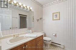 Main 4 pc bathroom - 