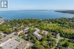Close to beautiful Lake Simcoe - 
