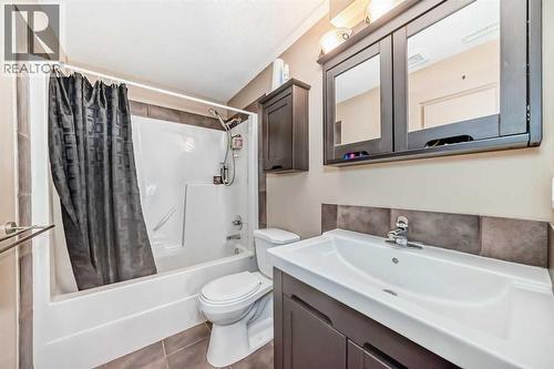 41 Canyoncrest Point W, Lethbridge, AB - Indoor Photo Showing Bathroom