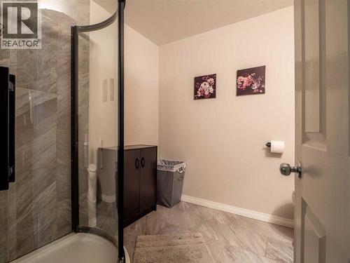263 Mt Sunburst Way W, Lethbridge, AB - Indoor Photo Showing Bathroom