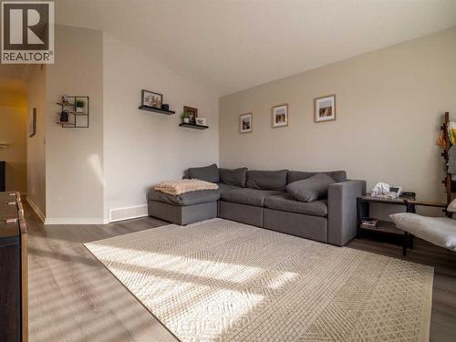 263 Mt Sunburst Way W, Lethbridge, AB - Indoor Photo Showing Living Room