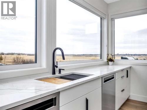 19 Stonecrest Point W, Lethbridge, AB - Indoor Photo Showing Kitchen