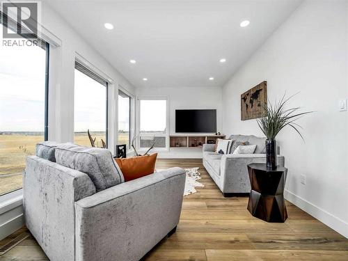 19 Stonecrest Point W, Lethbridge, AB - Indoor Photo Showing Living Room