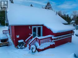 Nice size back deck - 