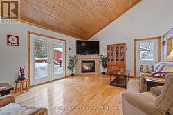Living room with vaulted ceilings - 