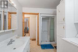 Walk in shower w seating - 