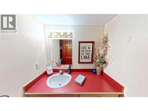 2822 Juniper Crescent, Blind Bay, BC - Indoor Photo Showing Bathroom