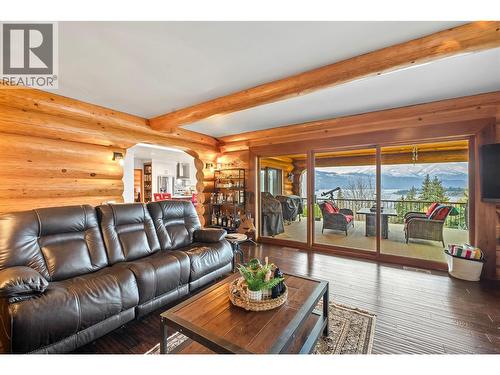 2822 Juniper Crescent, Blind Bay, BC - Indoor Photo Showing Living Room