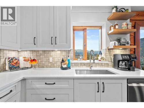 2822 Juniper Crescent, Blind Bay, BC - Indoor Photo Showing Kitchen
