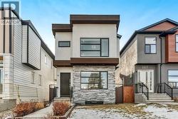 2415 25 Avenue NW  Calgary, AB T2M 2C6