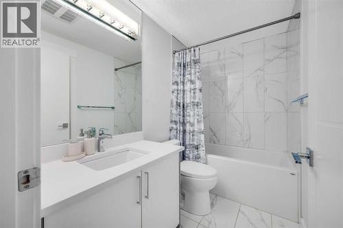4 PC Bathroom - 2415 25 Avenue Nw, Calgary, AB - Indoor Photo Showing Bathroom
