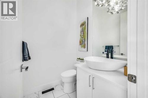 2 PC Bath - 2415 25 Avenue Nw, Calgary, AB - Indoor Photo Showing Bathroom