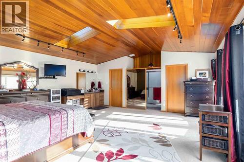 39 Poplar Crescent, Gregoire Lake Estates, AB - Indoor Photo Showing Bedroom