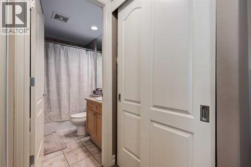 905, 836 15 Avenue Sw, Calgary, AB - Indoor Photo Showing Bathroom