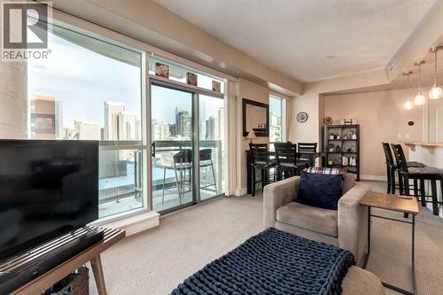 905, 836 15 Avenue Sw, Calgary, AB - Indoor Photo Showing Living Room
