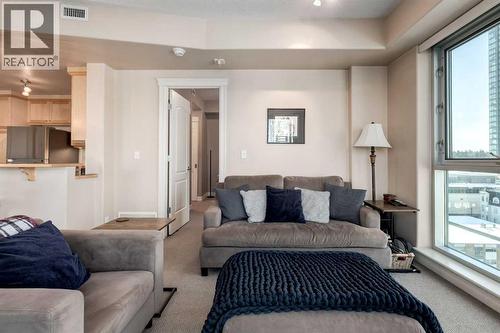 905, 836 15 Avenue Sw, Calgary, AB - Indoor Photo Showing Living Room