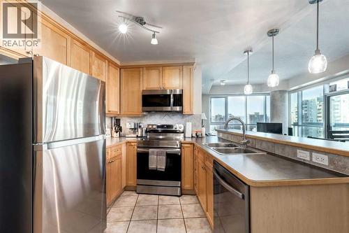 905, 836 15 Avenue Sw, Calgary, AB - Indoor Photo Showing Kitchen With Stainless Steel Kitchen With Double Sink