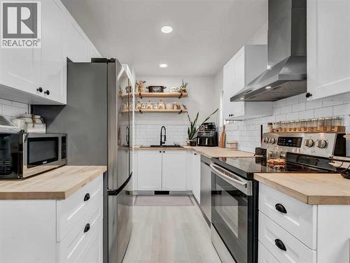 27 11 Street SW  Medicine Hat, AB T1A 4R9