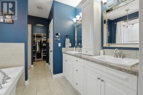 30 Van Horn Close, Red Deer, AB - Indoor Photo Showing Bathroom