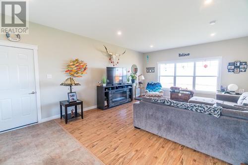 18 Shore Rd E, Hampton, PE - Indoor Photo Showing Living Room