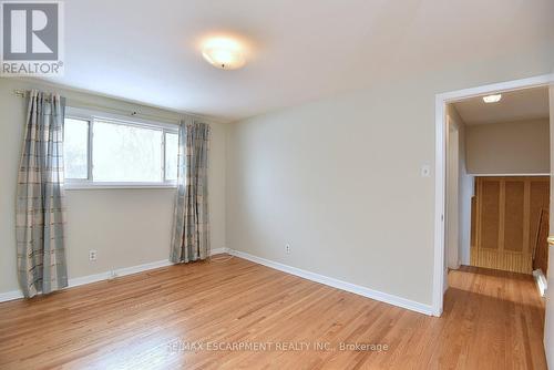 552 Hull Court, Burlington, ON - Indoor Photo Showing Other Room