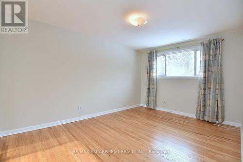 552 Hull Court, Burlington, ON - Indoor Photo Showing Other Room