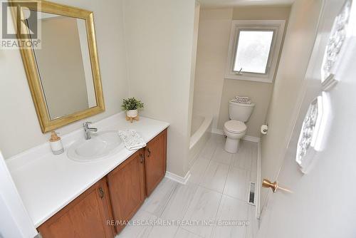 552 Hull Court, Burlington, ON - Indoor Photo Showing Bathroom