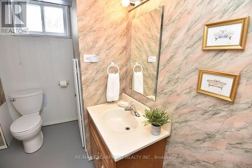 552 Hull Court, Burlington, ON - Indoor Photo Showing Bathroom