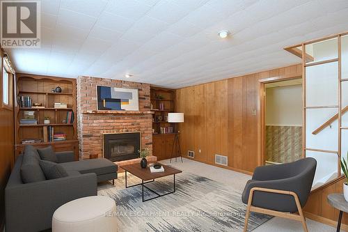 552 Hull Court, Burlington, ON - Indoor Photo Showing Living Room With Fireplace