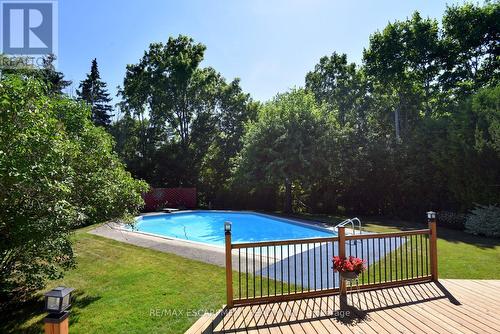 552 Hull Court, Burlington, ON - Outdoor With Backyard