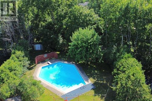 552 Hull Court, Burlington, ON - Outdoor With In Ground Pool